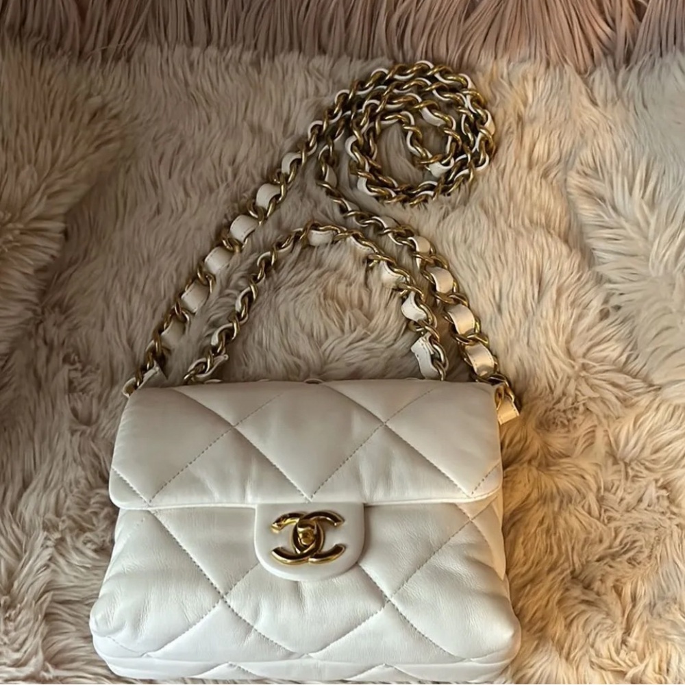 CHANEL WHITE 2 WAY BAG. FULL INCLUSION.